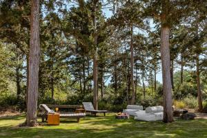 Zahrada ubytování FREE Breakfast, Villa Dreamcatcher with Outdoor and Indoor Pool, Hot Tub, Playroom and Home Cinema
