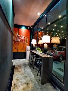 Restaurant o un lloc per menjar a 1 Day Car Hotel - BG Perdana