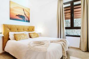 Postel nebo postele na pokoji v ubytování Villa Lyra Piscina Climatizada + 33 fotografií