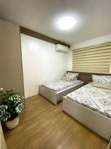 Ein Bett oder Betten in einem Zimmer der Unterkunft Cozy Condo in Pasig City- Bali Oasis 2