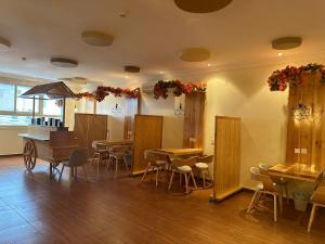 Restaurace v ubytování الارتقاء الفاخرة المخدومة