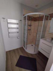 Ванна кімната в Maisonnette en plein centre ville