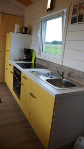 Gallery image of Feriendörfle Fritz - Zirkuswagen (rot) in Ettenbeuren +3 photos