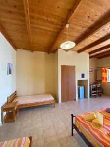 Postel nebo postele na pokoji v ubytování Gavdos Panorama + 37 fotografií