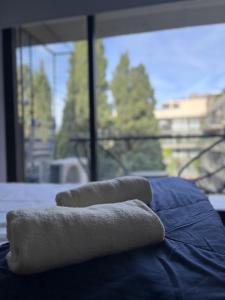 three folded towels sitting on top of a bed at Studio GreenHaus - Pileta - Gym - Sauna in Buenos Aires +20 photos