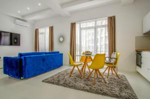 a living room with a blue couch and a table at Forest by the sea in Jupiter