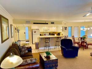 a living room with a couch and a kitchen at Amazing Mountain Views, 5 min to Dollywood&parkway in Pigeon Forge