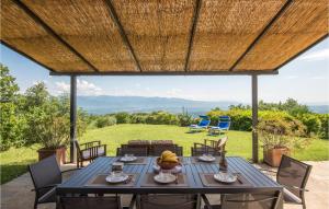 a table and chairs on a patio with a view at Casa Le Ginestre in Starda