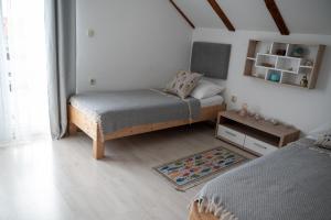 Postel nebo postele na pokoji v ubytování Apartman Milutin