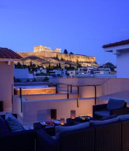 vista sull'acropoli dal tetto di una casa di THIRAMENOUS RESIDENCE ad Atene
