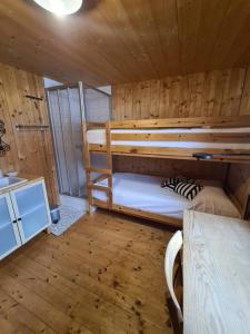 A bed or beds in a room at Burtscha Lodge