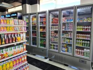 Supermarket nebo jiné obchody v  apartmánu nebo okolí