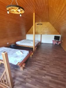 a room with two beds and a laptop in it at La Nera in Sasca Română