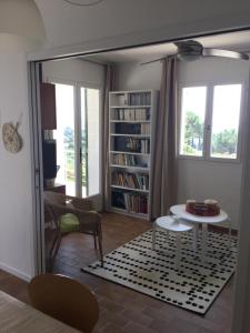 a living room with a table and a book shelf at La vigie in Cavalaire-sur-Mer