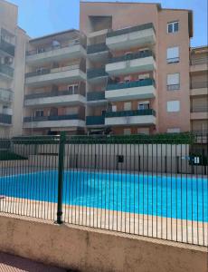 a large swimming pool in front of a building at Agréable studio (2) 27m2 Terrasse, Parking, Piscine in Saint-Laurent-du-Var
