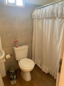 Bilik mandi di Edificio Rey Niño