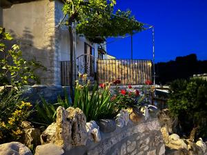 a garden in front of a house with flowers at Pizzo Casale in Vico del Gargano