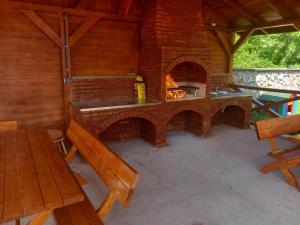 an outdoor kitchen with a brick oven in a pavilion at Cabana BRO Clisura Dunarii in Liborajdea