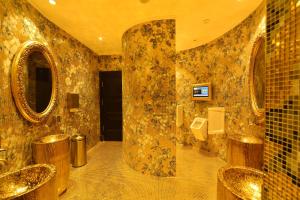 a bathroom with two sinks and two mirrors at Azura Deluxe Resort & Spa - Ultra All Inclusive in Avsallar