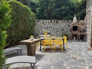 Patio alebo iná vonkajšia časť ubytovania Maison du Soleil chez Isa