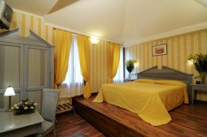 Ένα ή περισσότερα κρεβάτια σε δωμάτιο στο Hotel Tintoretto