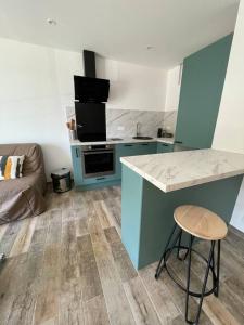 a kitchen with a counter and a stool in a room at Appartement • Six Fours Les plages in Six-Fours-les-Plages