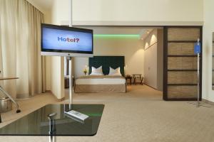 Posteľ alebo postele v izbe v ubytovaní HiLight Suites Hotel