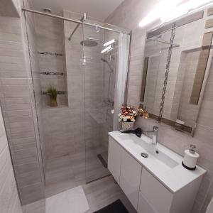 A bathroom at Palace3 Apartment