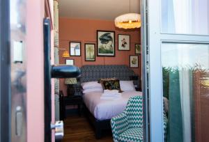 Ліжко або ліжка в номері The Palm