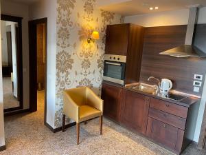 A kitchen or kitchenette at ROYAL BEACH & APARTAMENT