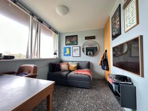 Μια τηλεόραση ή/και κέντρο ψυχαγωγίας στο Modern and stylish house in heart of Reykjavik