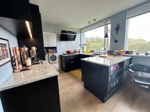 Η κουζίνα ή μικρή κουζίνα στο Modern and stylish house in heart of Reykjavik