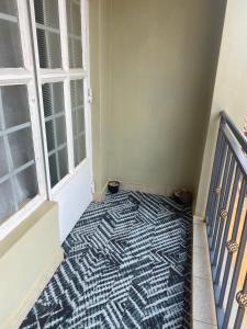 Postel nebo postele na pokoji v ubytování KinAirbnb