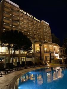 The swimming pool at or close to ROYAL BEACH & APARTAMENT