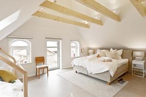 a bedroom with white walls and a large bed at Kleene Slott in Fehmarn
