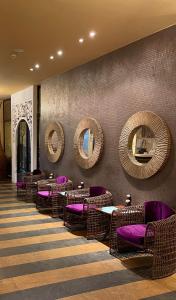 A seating area at ROYAL BEACH & APARTAMENT