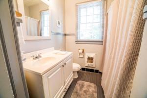 Gallery image of Charming Capital Cottage-Near Downtown Duplex in Montgomery