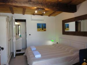a bedroom with a large bed with towels on it at Villa Playa del Sol -B5 in Saint-Tropez