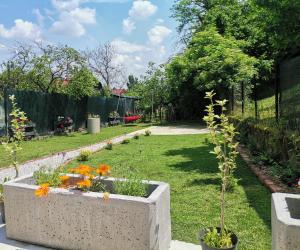 Vonkajšia záhrada v ubytovaní Green Garden Station