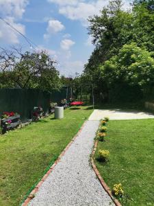 Vonkajšia záhrada v ubytovaní Green Garden Station