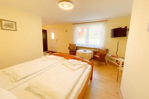 Postel nebo postele na pokoji v ubytování Bungalow Bergstrasse 3 Ferienwohnung 1