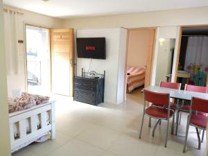 TV a/nebo společenská místnost v ubytování Departamento Ramayon