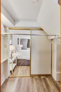 a bedroom with a bed and a large mirror at Charming 1 Br Apt Near Ocean & Sutro Heights Park in San Francisco