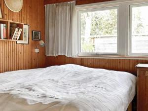 En eller flere senge i et værelse på Holiday home Rørvig XIII