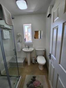 Vonios kambarys apgyvendinimo įstaigoje Park View room with free minibar tea&coffee