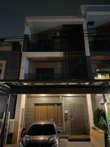 a car parked in front of a building at 宜蘭包棟民宿 嵐恬苑 歡唱 電動麻將 燒烤 in Yilan City