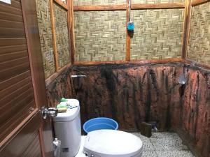Koupelna v ubytování Joben Ecolodge + 37 fotografií