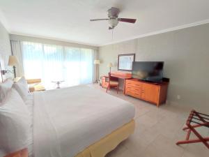 a bedroom with a bed and a flat screen tv at Ixtapan de la Sal Marriott Hotel & Spa in Ixtapan de la Sal