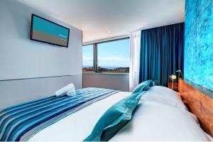 Posteľ alebo postele v izbe v ubytovaní Horizon Luxury Suites & Design Rooms
