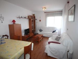 TV a/nebo společenská místnost v ubytování EMPORDÀ 12 - Apartamento con vistas a la motaña, ascensor y garage. - ES-228-78